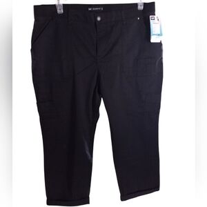 Womens NWT Lee Relaxed Fit Black Crop Capri Size 16M